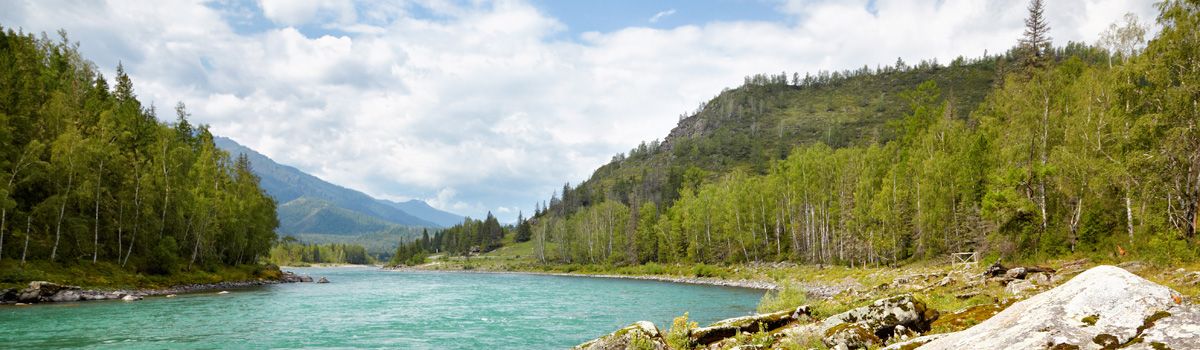 Fluss im Altai-Gebirge